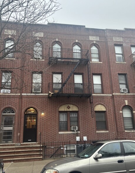 3151 35th St, Astoria, NY for sale - Primary Photo - Image 1 of 1