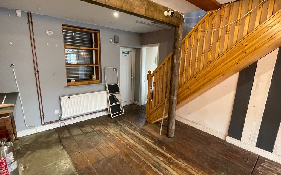 28-30 High St, Dodworth for sale - Interior Photo - Image 2 of 9