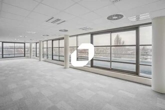 2 Avenue De La Carelle, Villeneuve-le-Roi to rent Interior Photo- Image 2 of 6