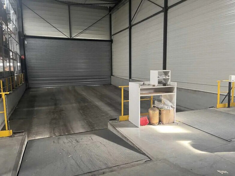 Light Industrial in Blanquefort for sale - Interior Photo - Image 2 of 5