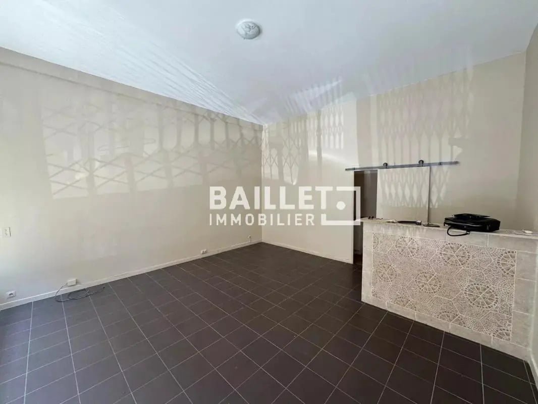 Retail in Nice for sale Interior Photo- Image 1 of 7