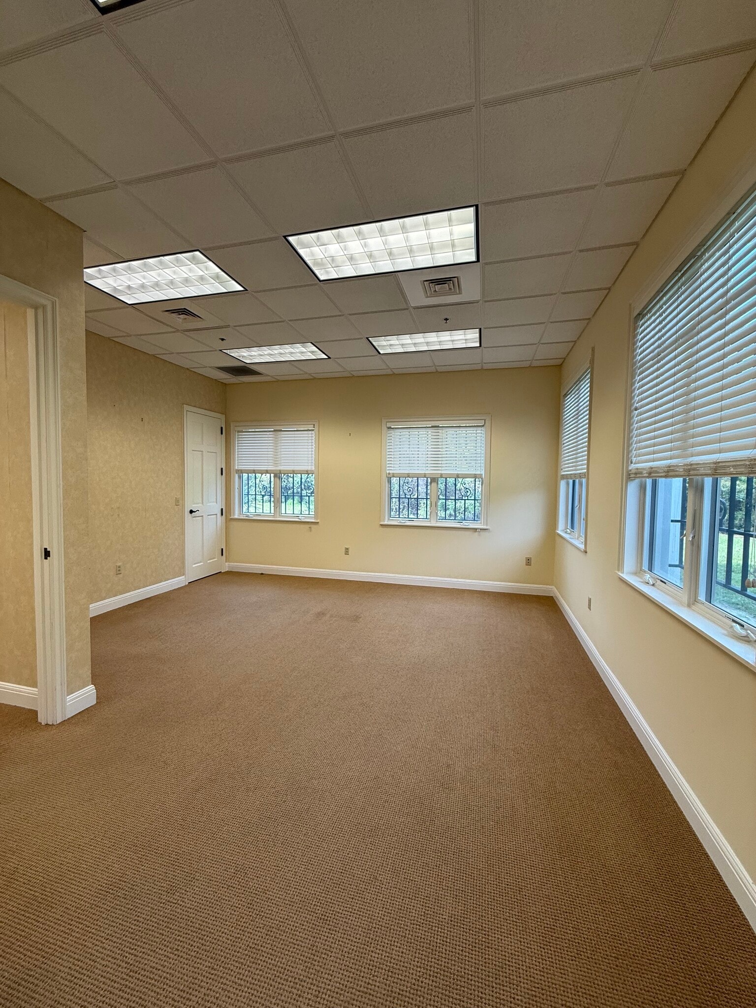 11450 SE Dixie Hwy, Hobe Sound, FL to rent Interior Photo- Image 1 of 3