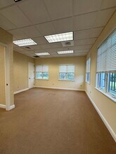 11450 SE Dixie Hwy, Hobe Sound, FL to rent Interior Photo- Image 1 of 3
