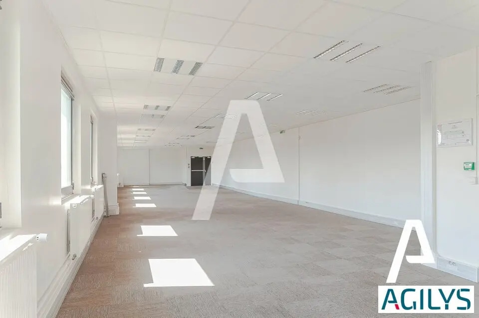 Light Industrial in to rent Building Photo- Image 1 of 8