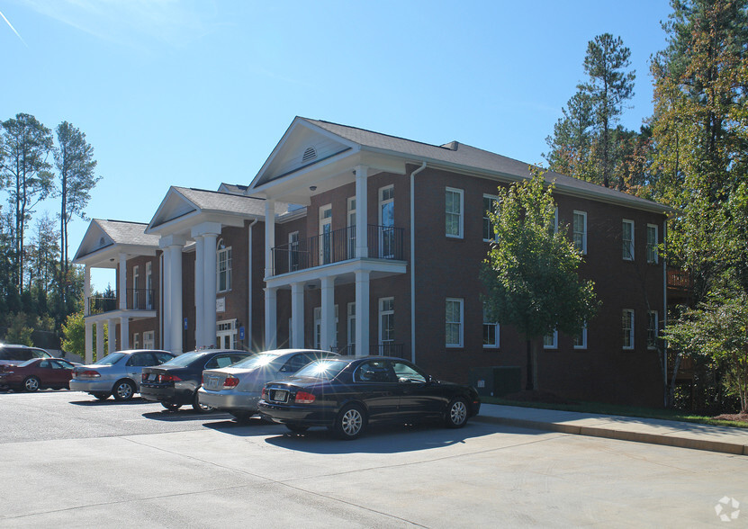 11200 Atlantis Pl, Alpharetta, GA for rent - Primary Photo - Image 1 of 8