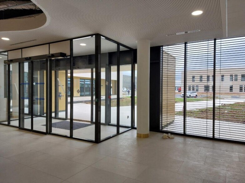 Office in Genas to rent - Building Photo - Image 2 of 8