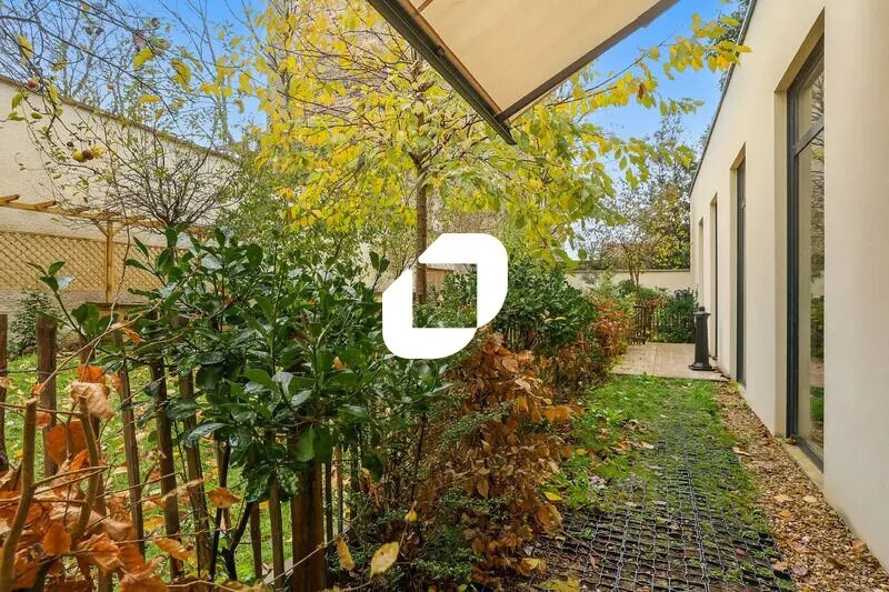 Office in Montrouge for sale Building Photo- Image 1 of 16