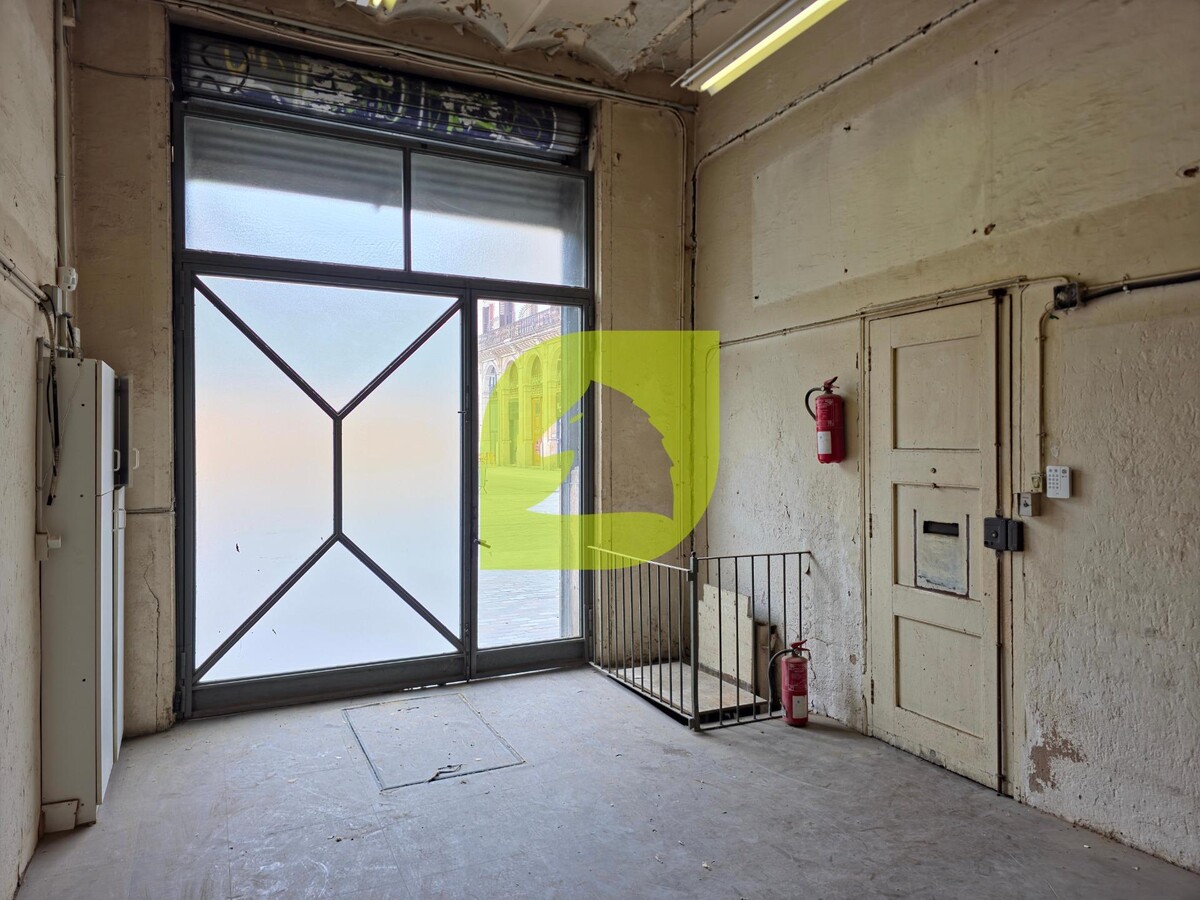 Barcelona, BAR 08003 - Unit Pt01 - - Interior Photo - Image 2 of 19