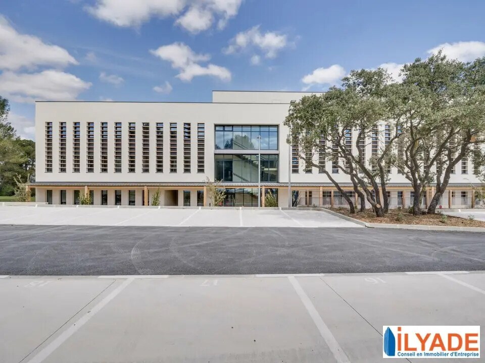 Office in Aix-en-Provence to rent Building Photo- Image 1 of 9