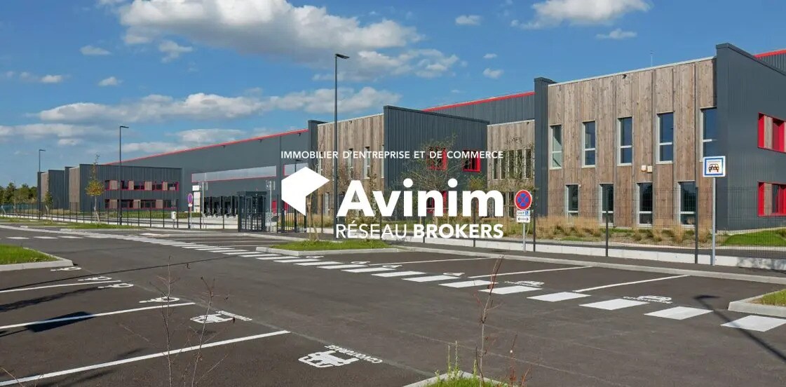 Industrial in Le Thillay to rent Building Photo- Image 1 of 3