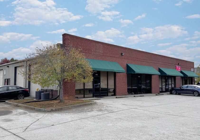 1706 Martin Luther King Jr Blvd, Gainesville, GA for rent - Building Photo - Image 1 of 5