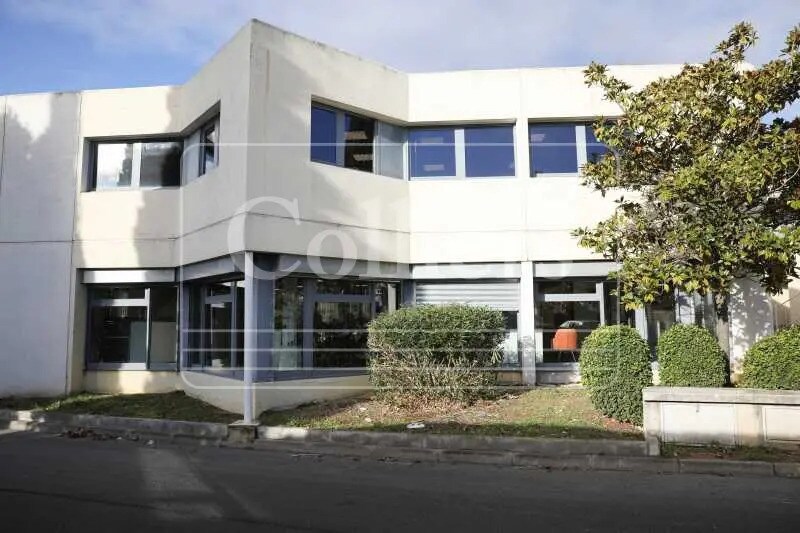 Office in Vitrolles to rent - Primary Photo - Image 2 of 14