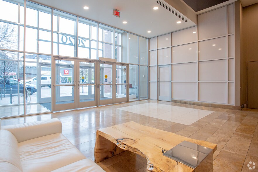 2020 4th St SW, Calgary, AB for rent - Lobby - Image 3 of 9