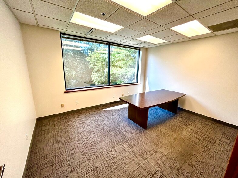 2909 Landmark Pl, Madison, WI to rent - Interior Photo - Image 2 of 4