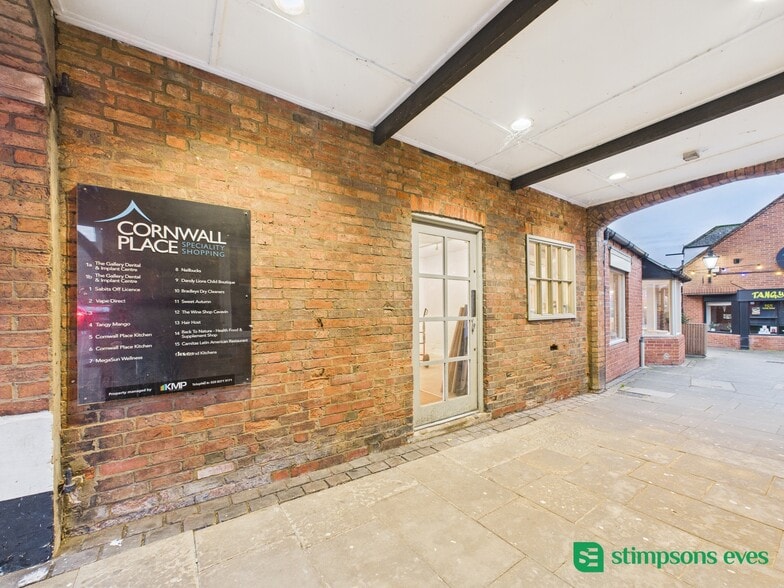 16 Cornwall Pl, Buckingham to rent - Building Photo - Image 2 of 8
