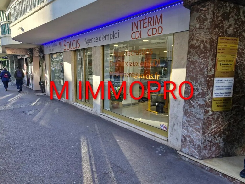 Location Commerce 100 m² - Photo 1
