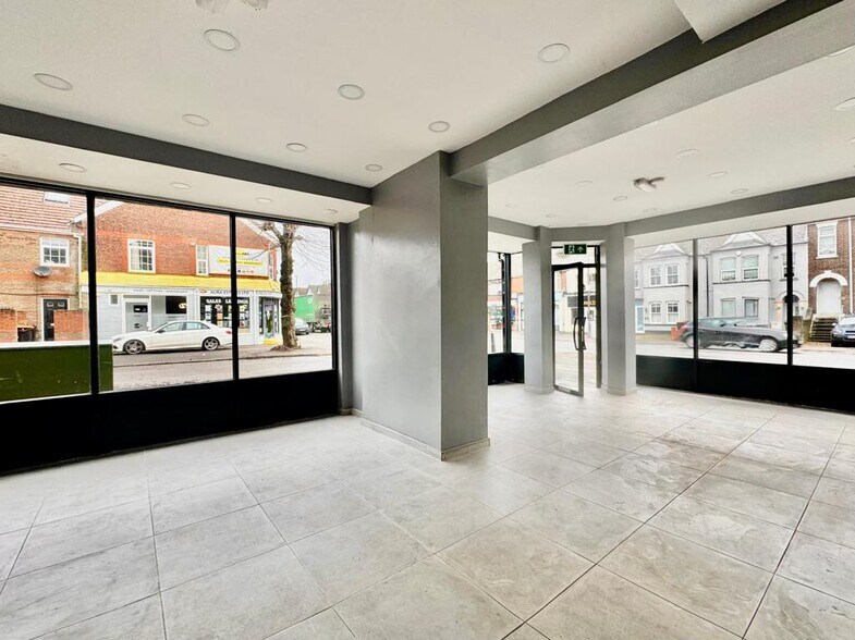 139 High Street North, Dunstable for sale - Interior Photo - Image 3 of 5
