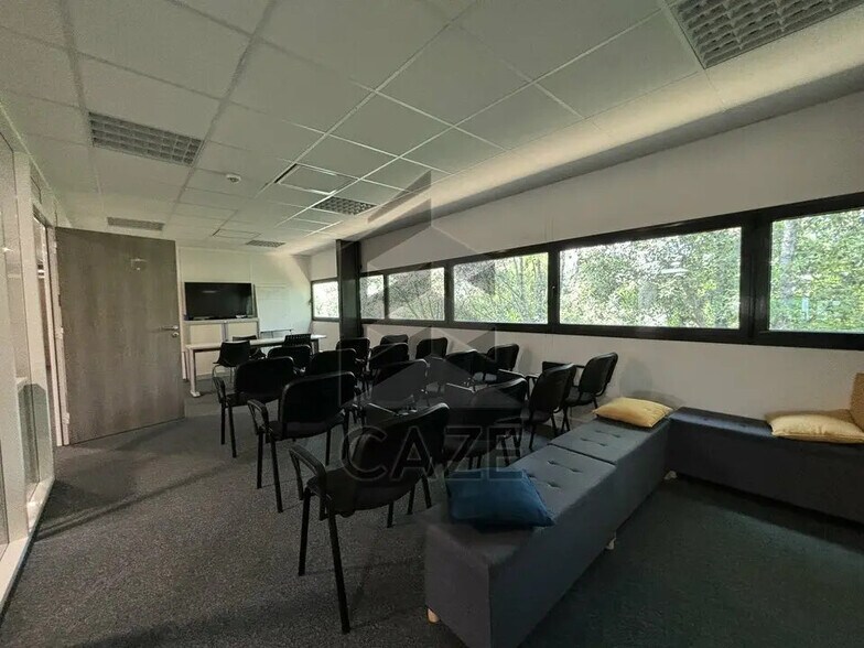 Office in Mérignac to rent - Interior Photo - Image 2 of 5