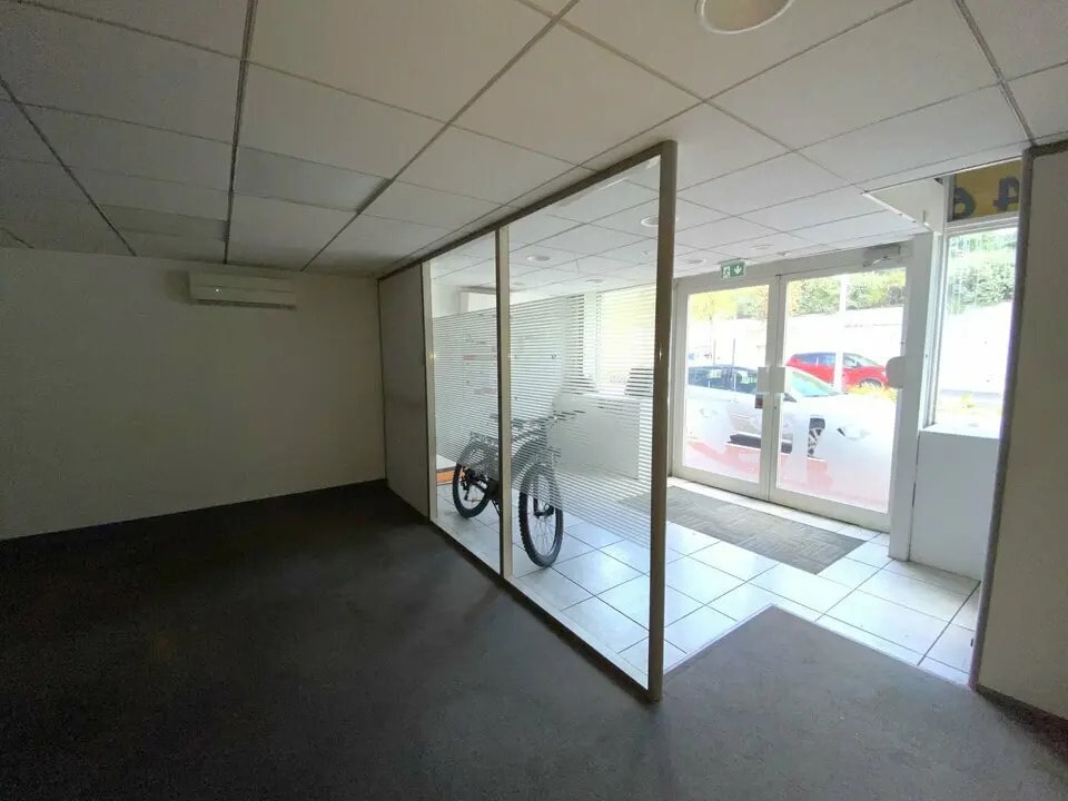 Location Commerce 160 m² - Photo 1