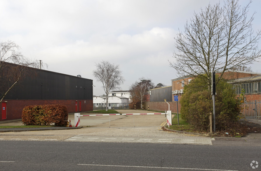 Old Brighton Rd, Lowfield Heath for rent - Building Photo - Image 2 of 4