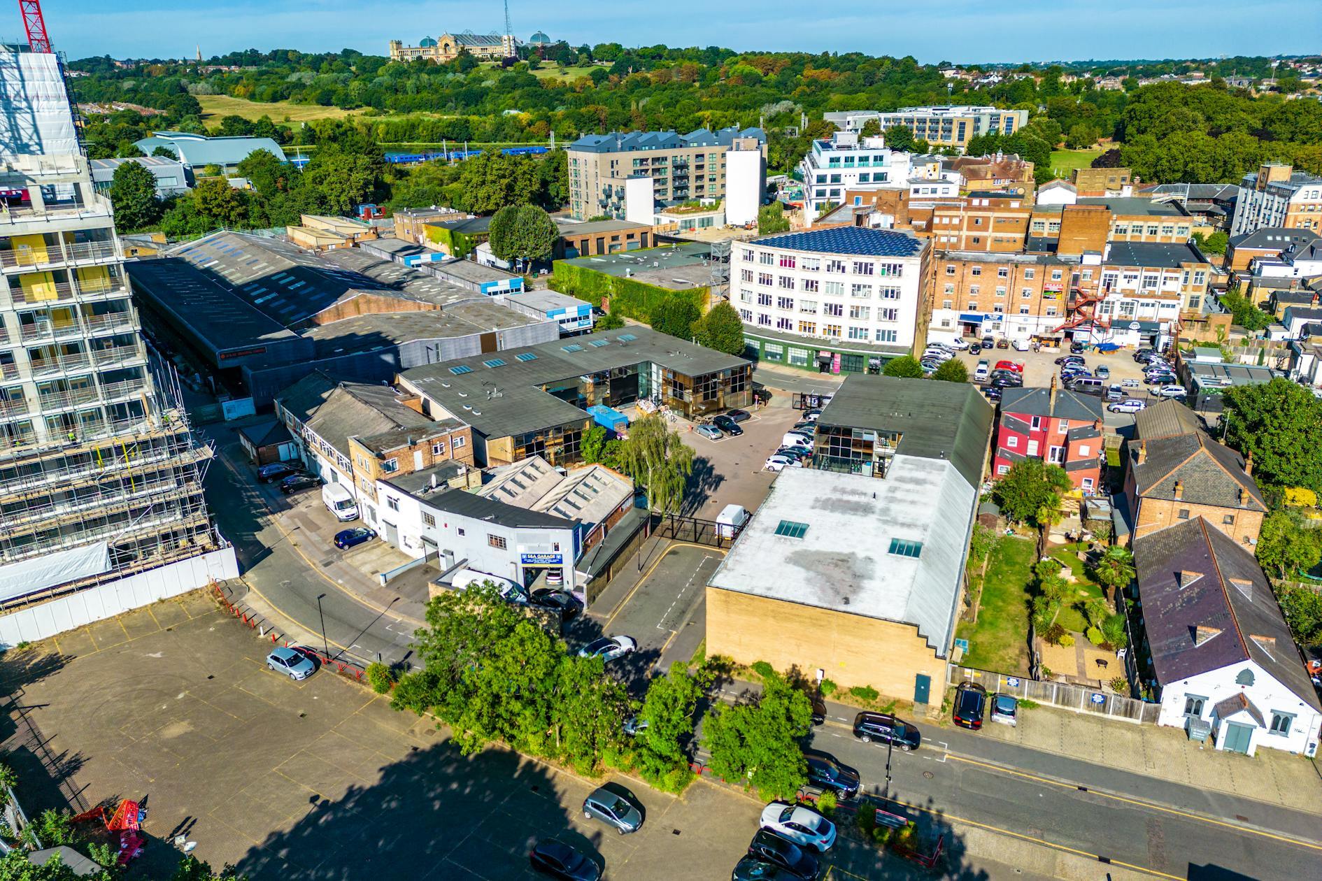 Coburg Rd, London for rent Building Photo- Image 1 of 3