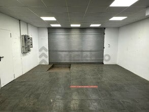 Retail in Esplugues de Llobregat, Barcelona to rent Building Photo- Image 1 of 25