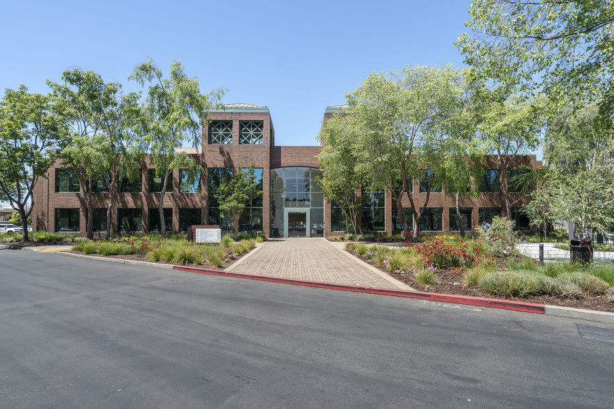 2490 Mariner Square Loop, Alameda, CA for rent - Building Photo - Image 1 of 4