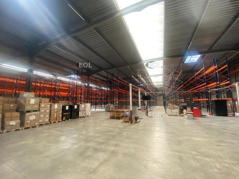 Industrial in Santeny for sale - Interior Photo - Image 3 of 11