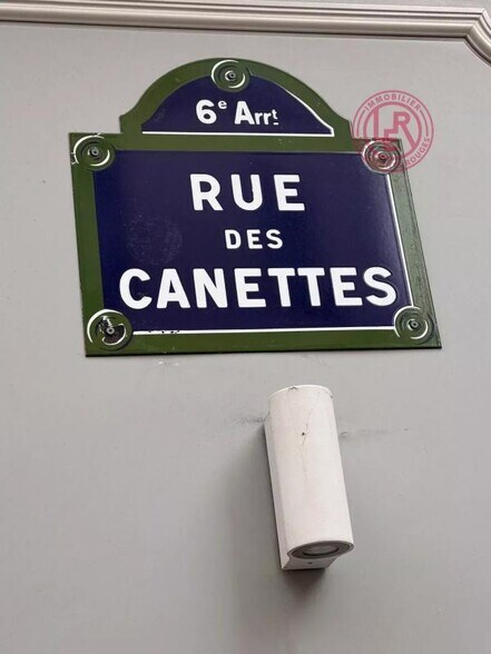 Industrial in Paris to rent - Building Photo - Image 1 of 2
