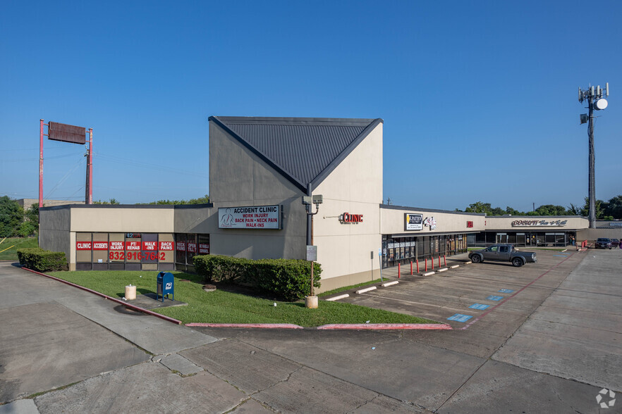 8101 Airport Blvd, Houston, TX for rent - Building Photo - Image 1 of 9