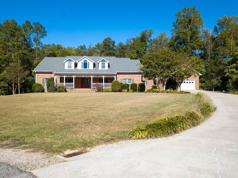 8353 Pineview Rd, Suffolk, VA for sale - Primary Photo - Image 1 of 1