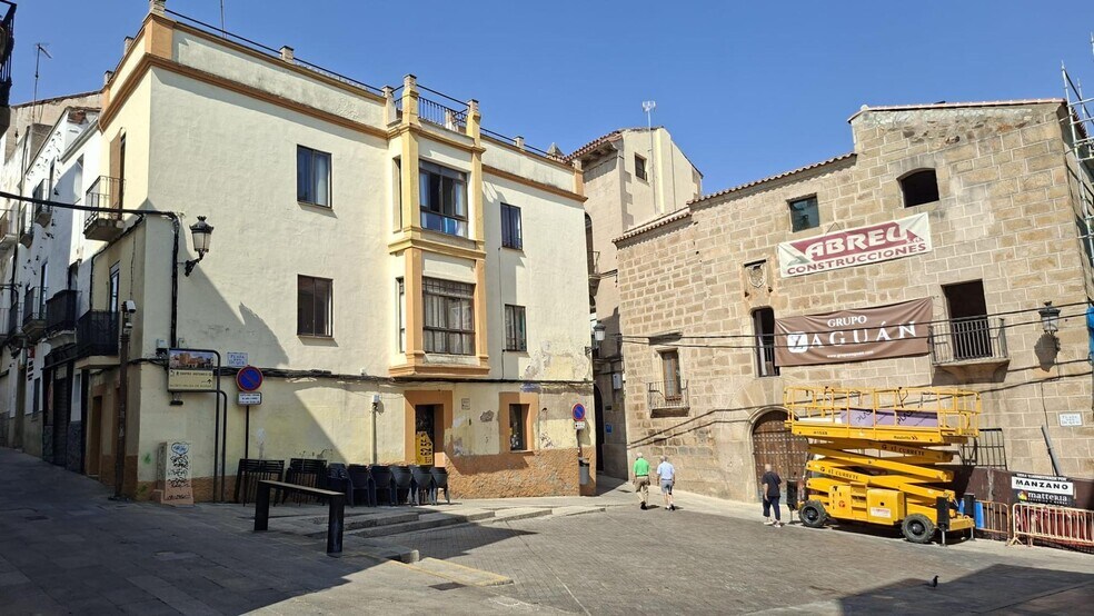 Retail in Cáceres, Cáceres for sale - Building Photo - Image 1 of 16