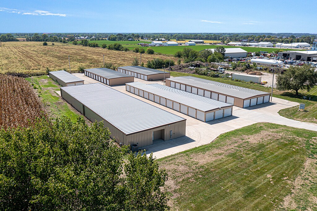 1422 E, Kalona, IA 52247 UK