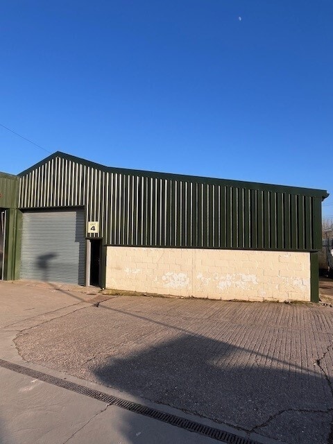 Unit 4 Old Barn Farm, Rosliston Rd, Swadlincote to rent Primary Photo- Image 1 of 4