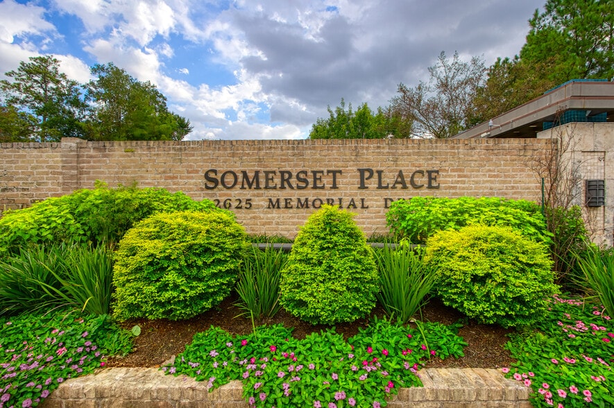 12625 Memorial Drive - SOMERSET PLACE portfolio of 12 properties for sale on LoopNet.co.uk - Building Photo - Image 3 of 32