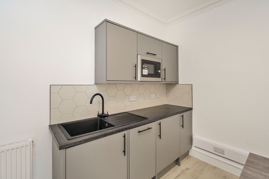 3A Randolph Pl, Edinburgh to rent - Building Photo - Image 3 of 10