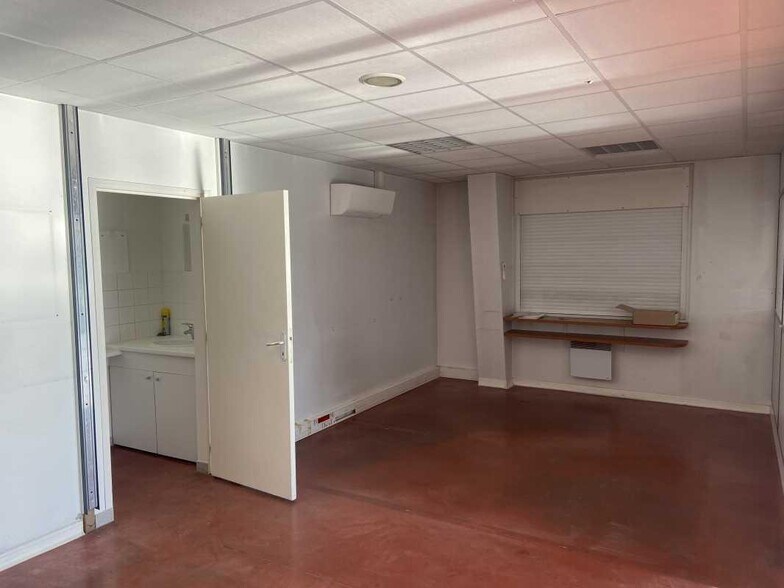 Office in Blanquefort to rent - Building Photo - Image 3 of 4