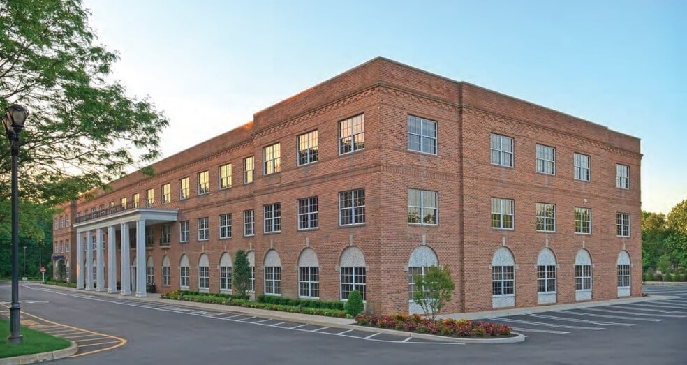 222 Middle Country Rd, Smithtown, NY to rent - Building Photo - Image 1 of 6