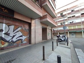 Retail in L'Hospitalet de Llobregat, Barcelona to rent Construction Photo- Image 2 of 11