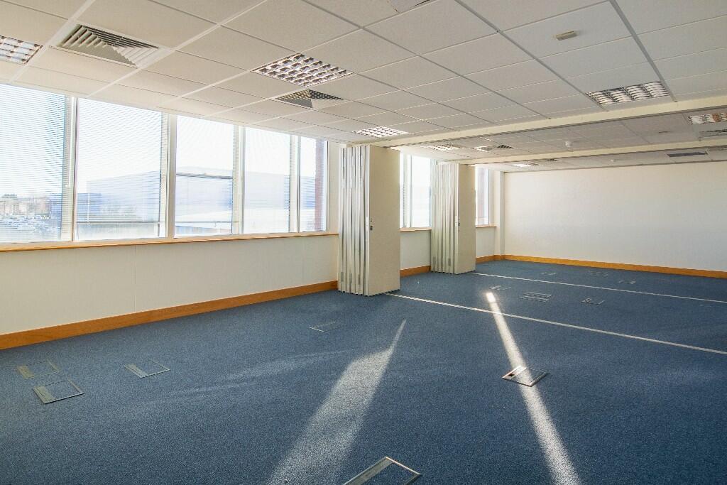 575-599 Maxted Rd, Hemel Hempstead to rent Interior Photo- Image 1 of 6
