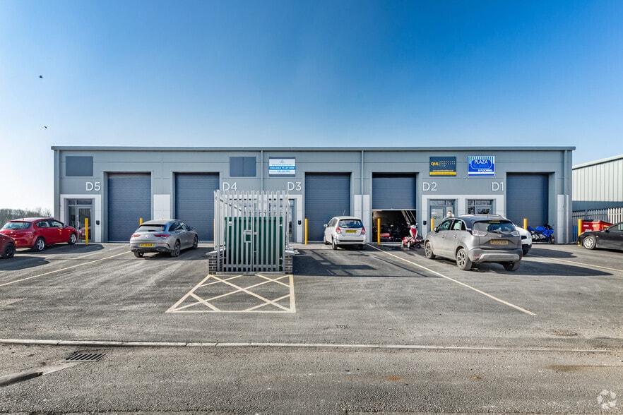 53 Minerva Rd, Lancaster to rent - Building Photo - Image 3 of 4