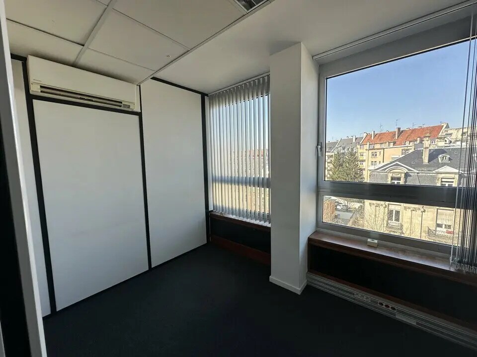Office in Strasbourg to rent Interior Photo- Image 1 of 11
