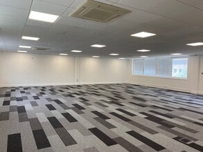 3-3B Opal Dr, Milton Keynes to rent Interior Photo- Image 1 of 2