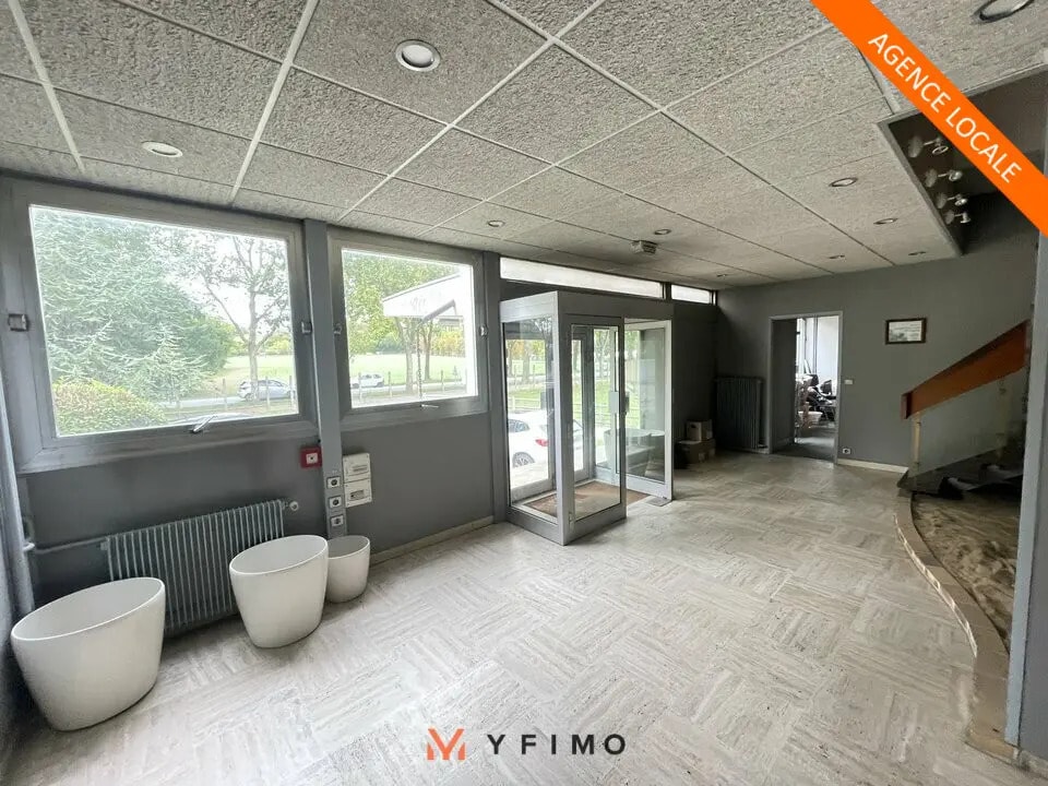 Location Local d'activités 350 m² - Photo 1