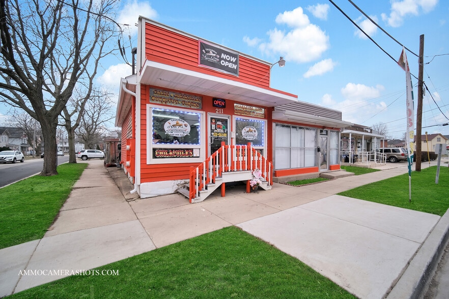 209-211 5th St, Aurora, IL for sale - Building Photo - Image 1 of 16