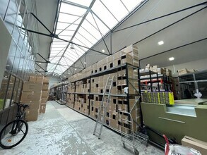 Office in Vitry-sur-Seine to rent Building Photo- Image 1 of 8