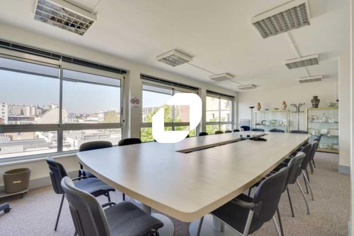 Office in Issy-les-Moulineaux to rent Interior Photo- Image 1 of 7