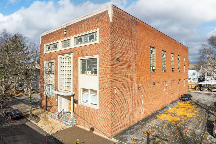 379 Cherry St, Pottstown, PA for rent - Building Photo - Image 1 of 8