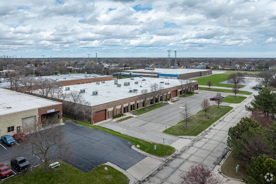 1040-1060 High St, Mundelein, IL to rent - Aerial - Image 2 of 7