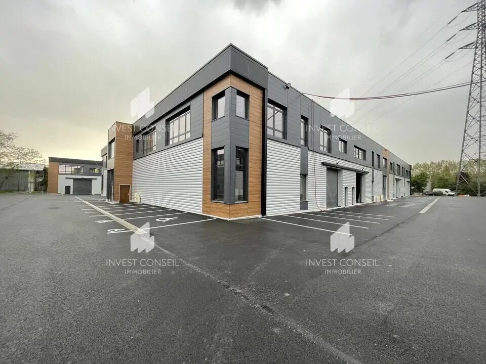 Light Industrial in Villeneuve-la-Garenne to rent Building Photo- Image 1 of 8